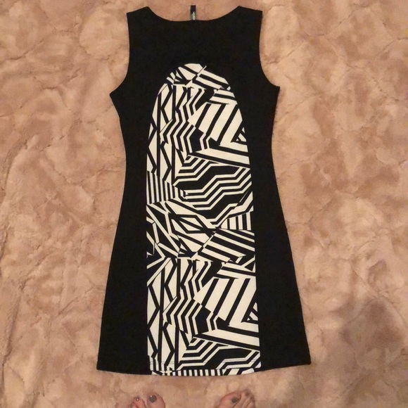 Black & white bodycon dress ((FreeGift wPurchase)) - Picture 5 of 5